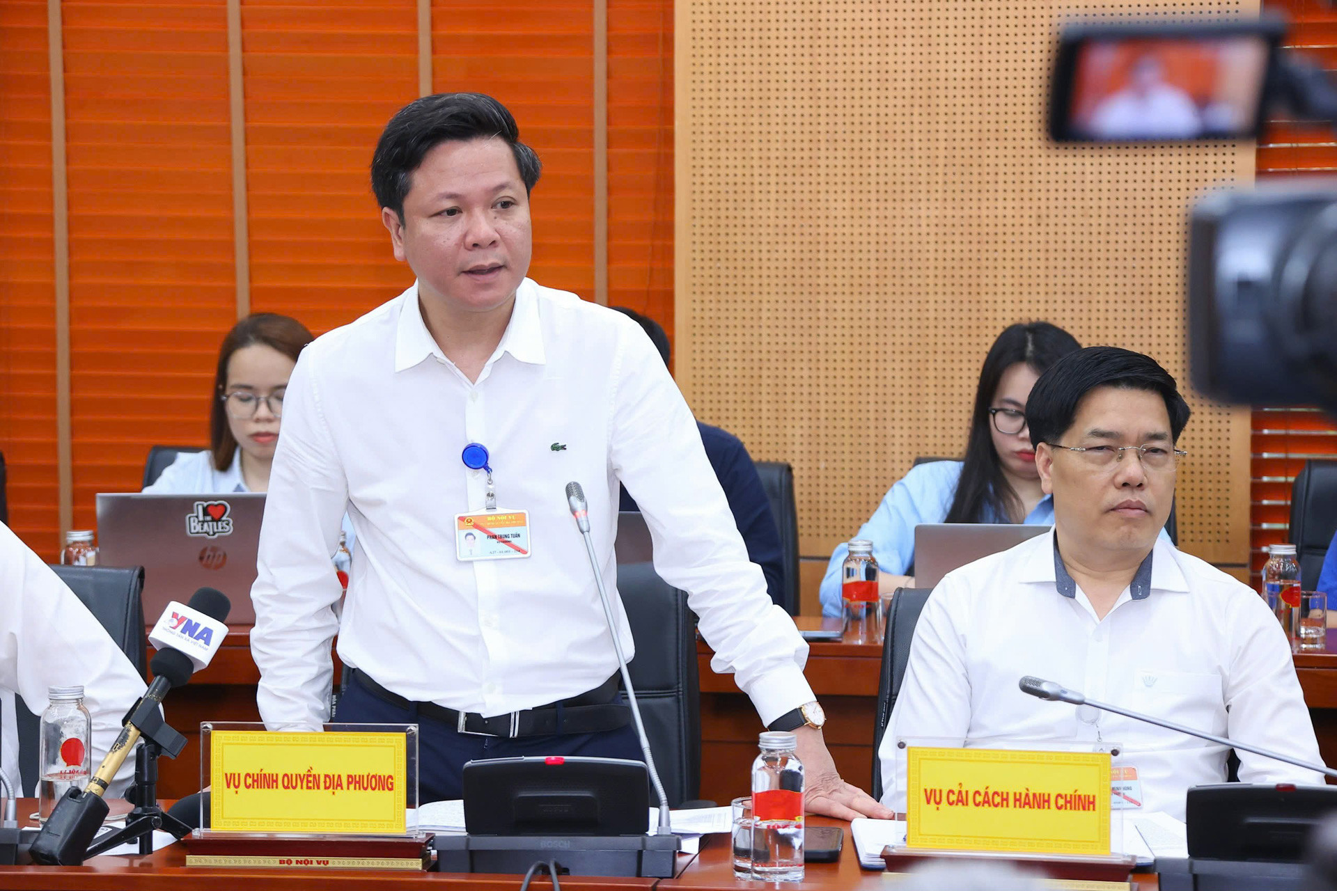 vu chinh quyen dia phuong.jpg