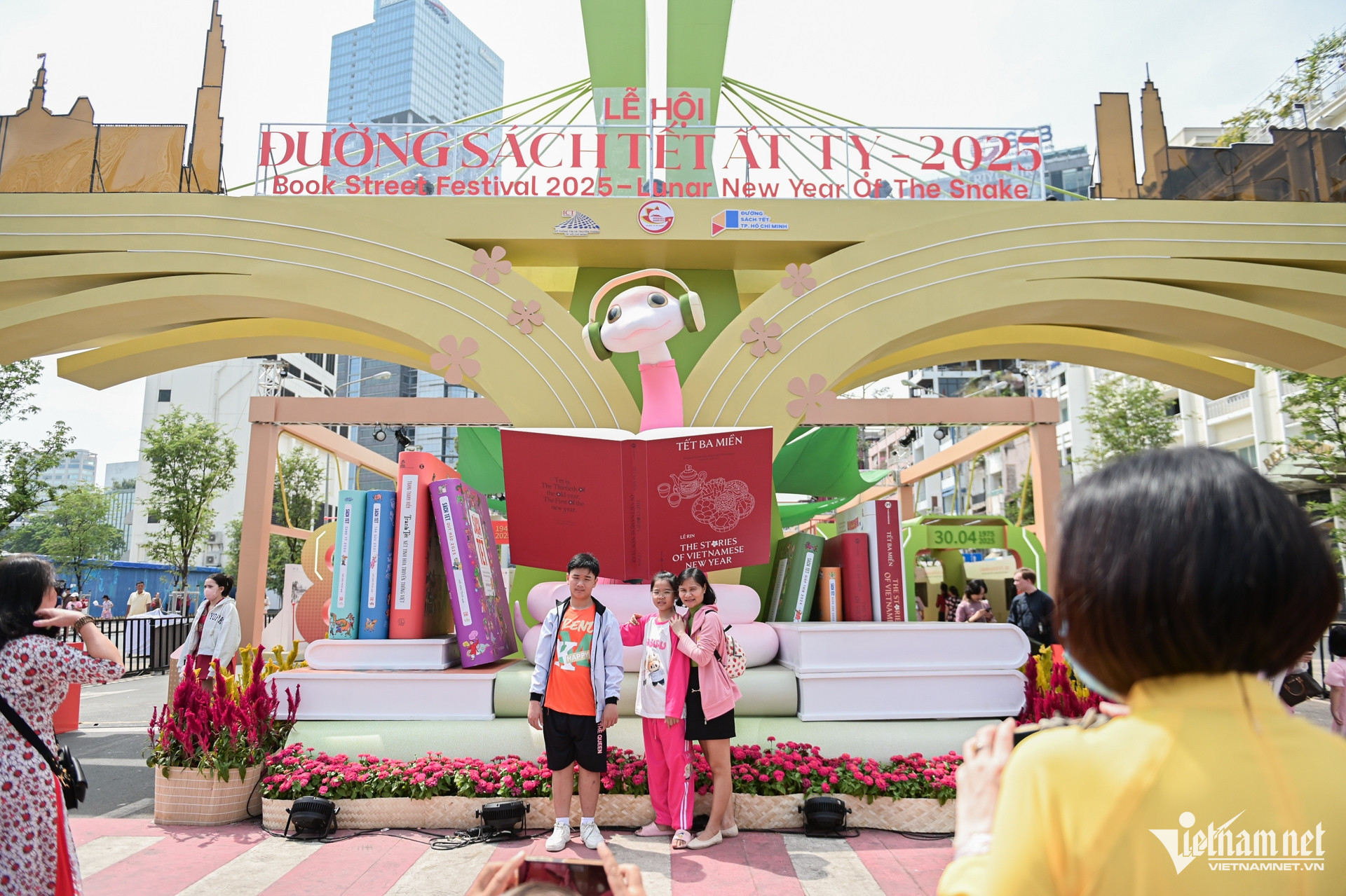 w tet nguyen hue 21 1312.jpg