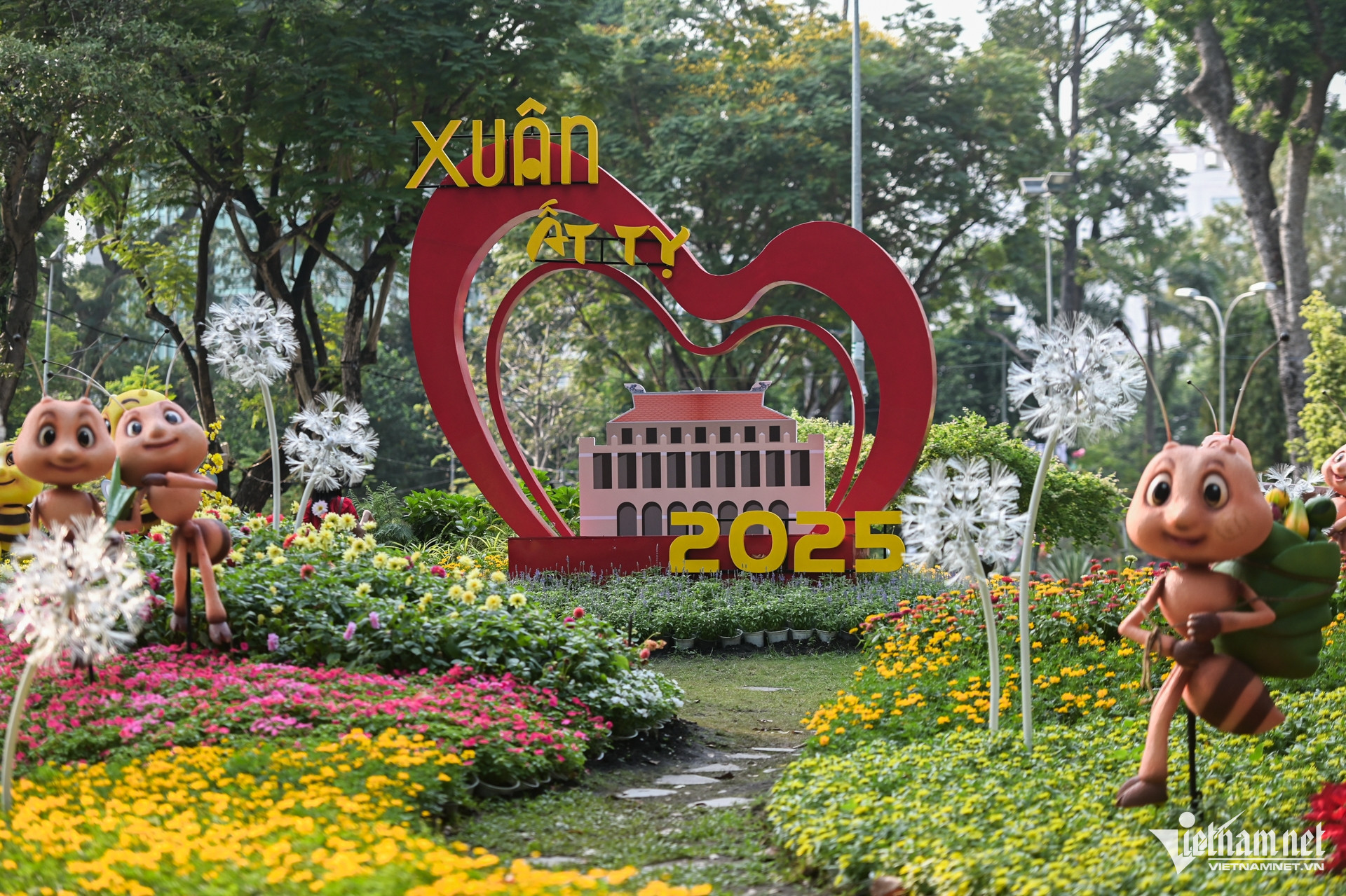 w tet nguyen hue 24 7195.jpg