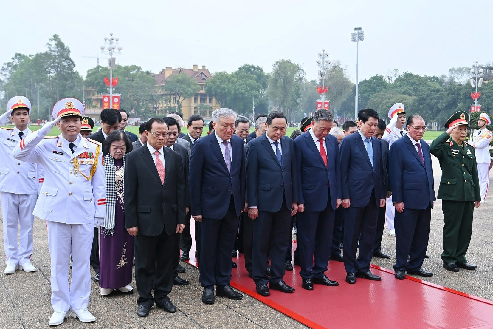 Lãnh đạo Đảng, Nhà nước vào Lăng viếng Chủ tịch Hồ Chí Minh nhân dịp 30/4