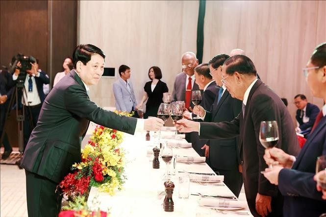 Chủ tịch nước Lương Cường chủ trì tiệc chiêu đãi trưởng đoàn các nước dự lễ 30/4