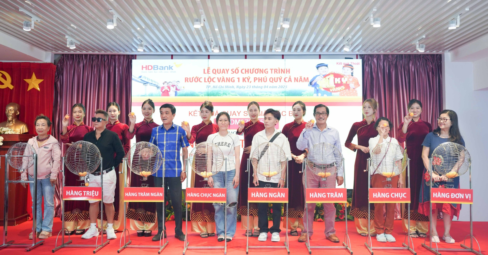 30/4: Đã tìm ra chủ nhân 1 ký vàng SJC và 16 khách hàng HDBank trúng thưởng