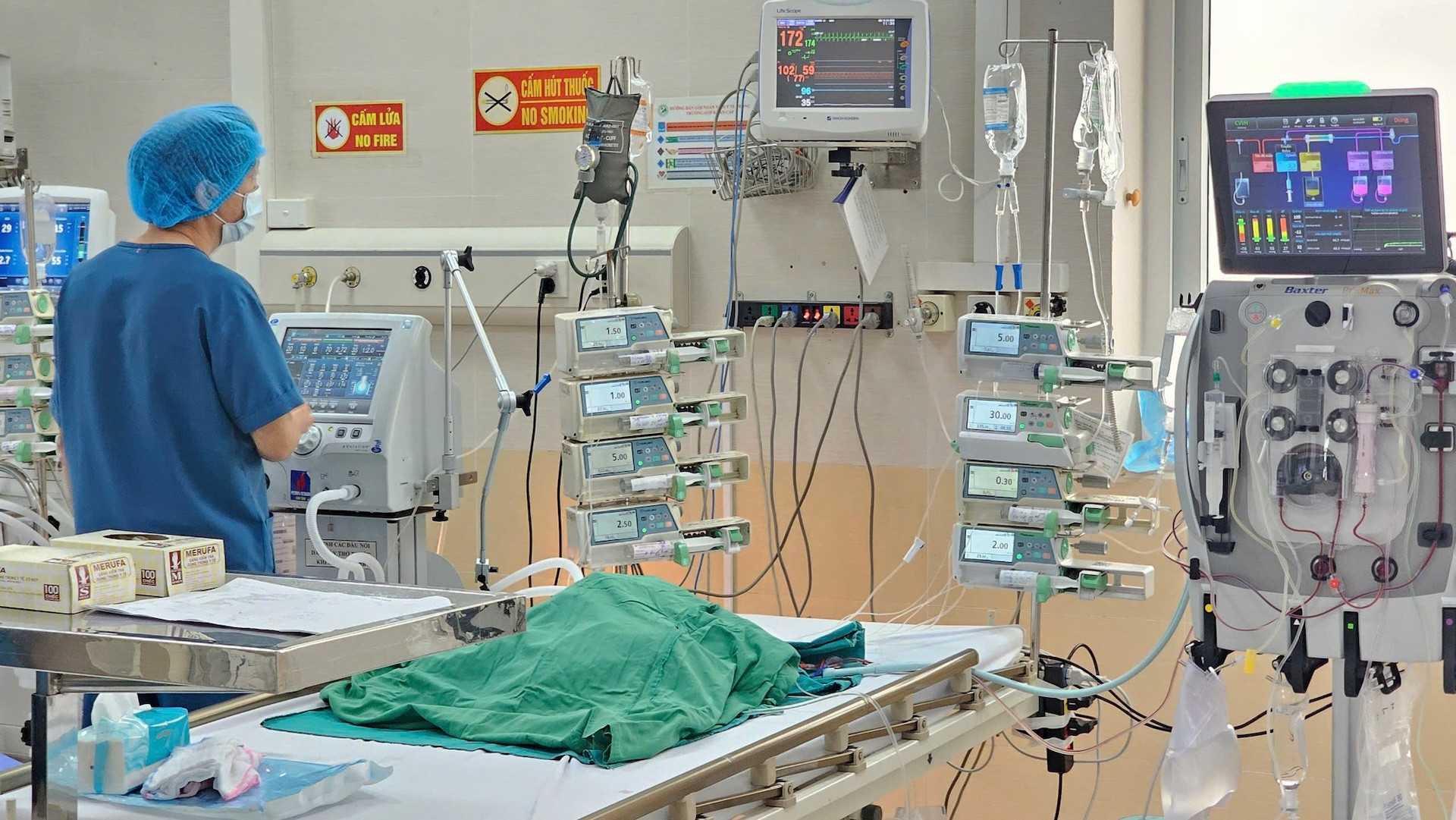 Quyết định sống còn của bác sĩ cứu bé gái 5,5 tháng tuổi '9 phần tử vong'