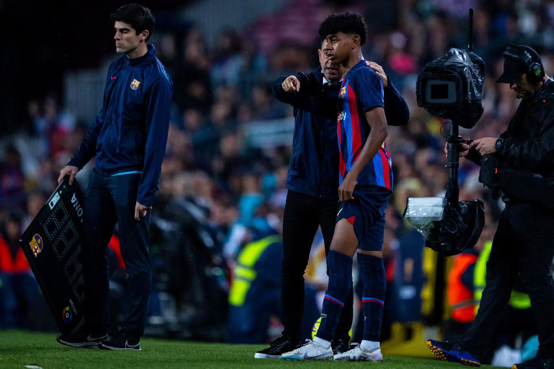 FCB. Lamine Yamal Xavi ra mat.jpg