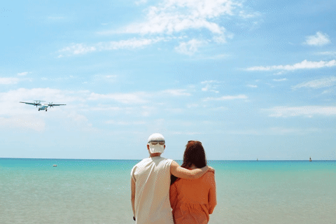 Ghé bãi biển 'đẹp nhất thế giới' ở Côn Đảo, khách 'đội' nắng săn ảnh máy bay