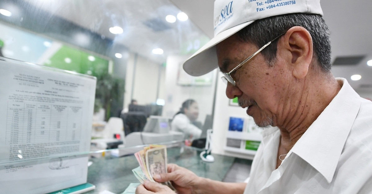 Hơn 3,4 triệu người nhận lương hưu, trợ cấp tháng 5 sớm trước kỳ nghỉ lễ