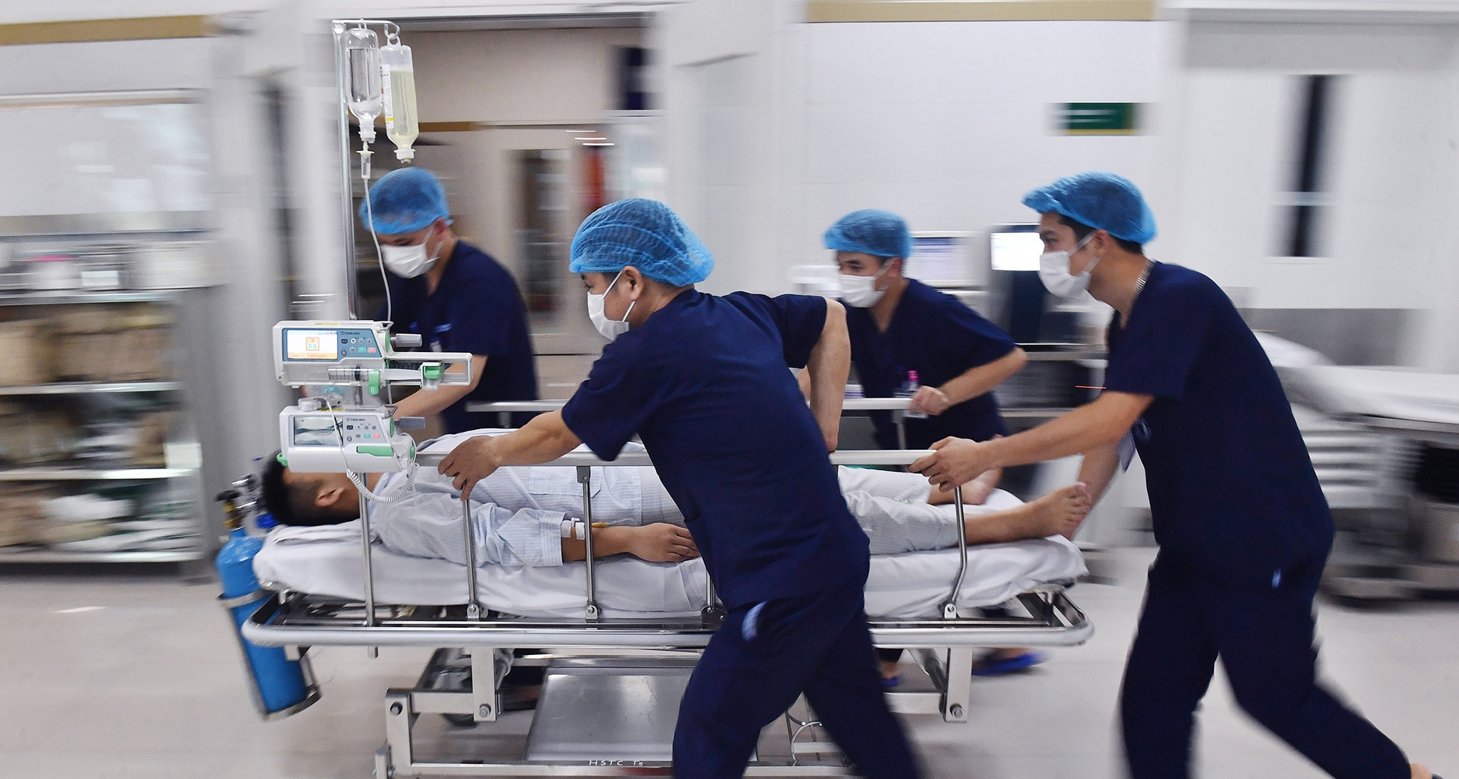 Mổ cấp cứu tối khẩn cho nam sinh Hà Nội bị dị vật xuyên sâu lồng ngực