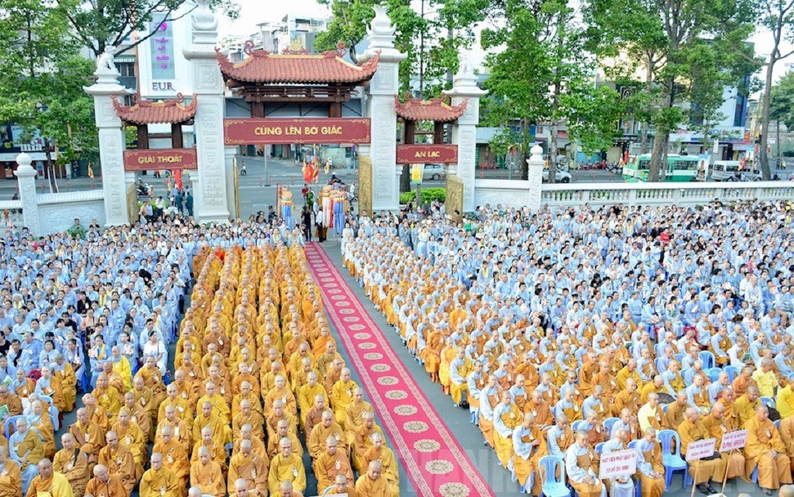 Phat giao dong hanh cung dan toc.jpg