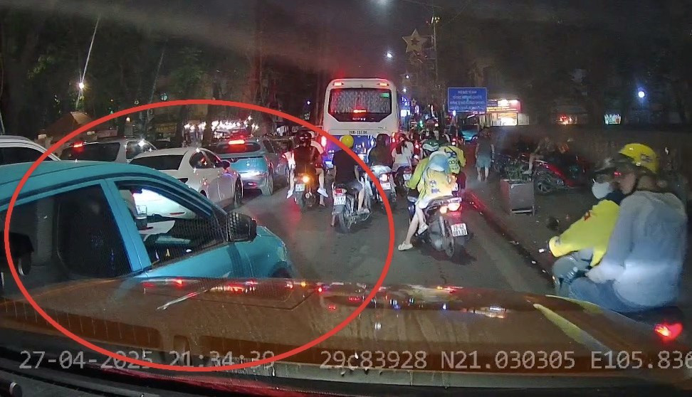 taxi Xanh tat dau ban tai.jpg