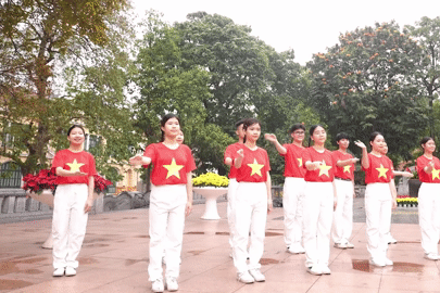 Trẻ khiếm thị, khiếm thính thể hiện tình yêu Tổ quốc với MV 