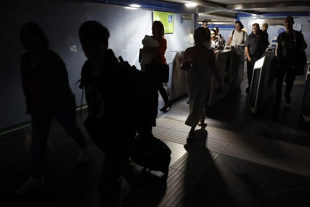 Vụ mất điện diện rộng ở Tây Ban Nha: Năng lượng tái tạo là 'thủ phạm'?