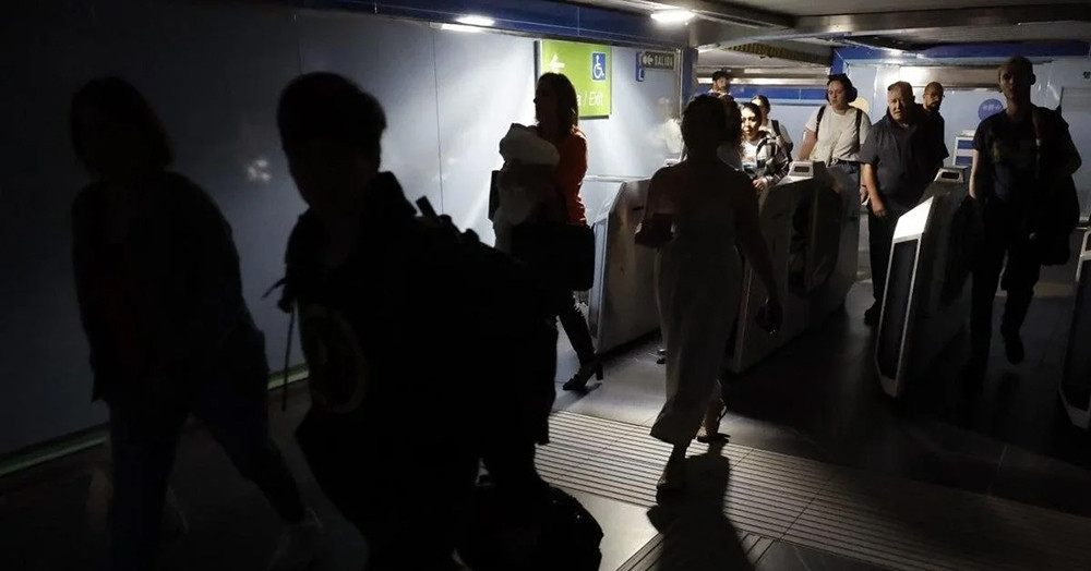 Vụ mất điện diện rộng ở Tây Ban Nha: Năng lượng tái tạo là "thủ phạm"?