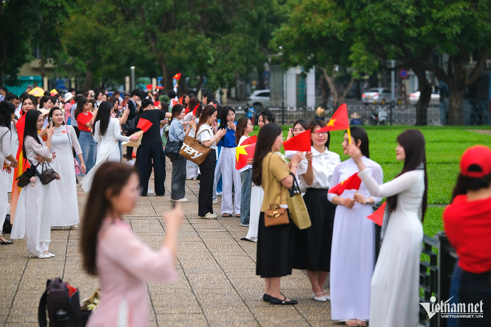 W-quang truong ba dinh 30 4 16.JPG.jpg