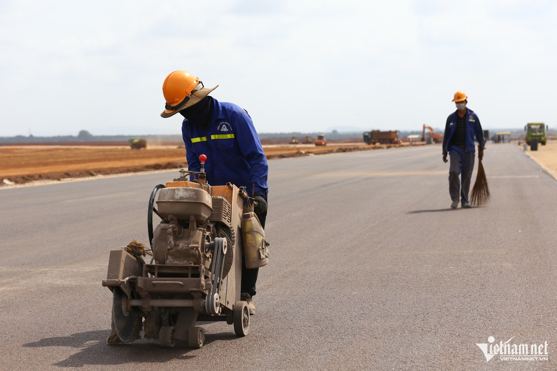 W-san bay long thanh.jpg