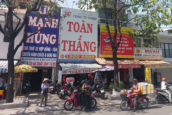 Bản tin chiều 3/4: 3 nhân viên nhà xe ở TPHCM bị nhóm đối tượng đánh gục