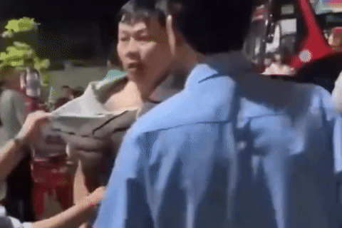 Xôn xao clip bảo vệ bến xe Đồng Nai cầm vật giống súng trong vụ xô xát