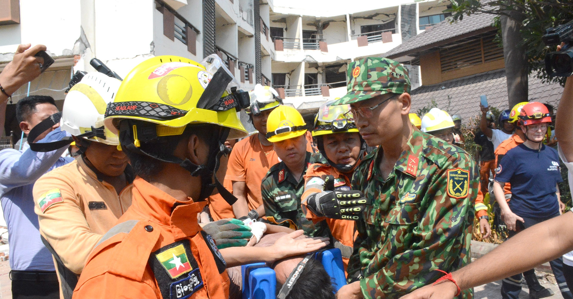 Bộ trưởng của Myanmar ấn tượng với bộ đội Việt Nam về năng lực cứu nạn