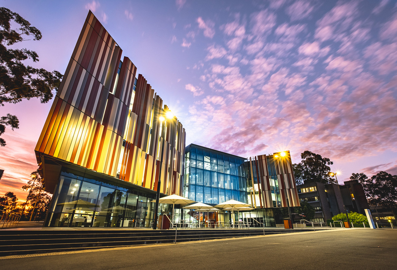 dai hoc macquarie uc.jpg