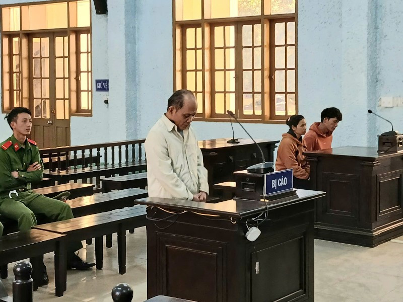 Đối tượng Nay Phir.jpg