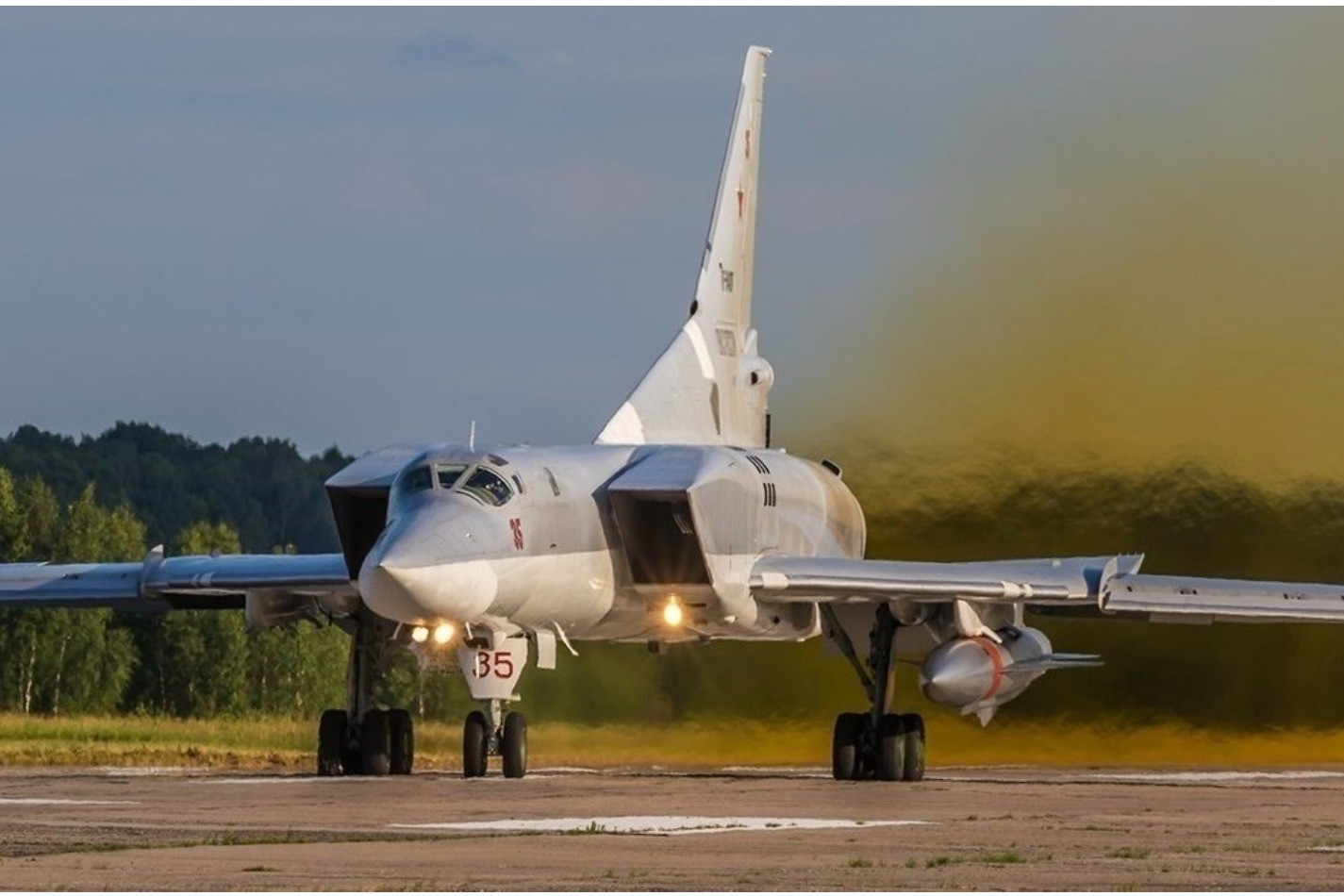 Máy bay ném bom Tu-23M. Ảnh: Defense Express