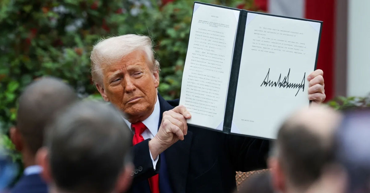 Ông Trump công bố mức thuế mới chấn động thế giới, điều gì chờ đợi phía trước?