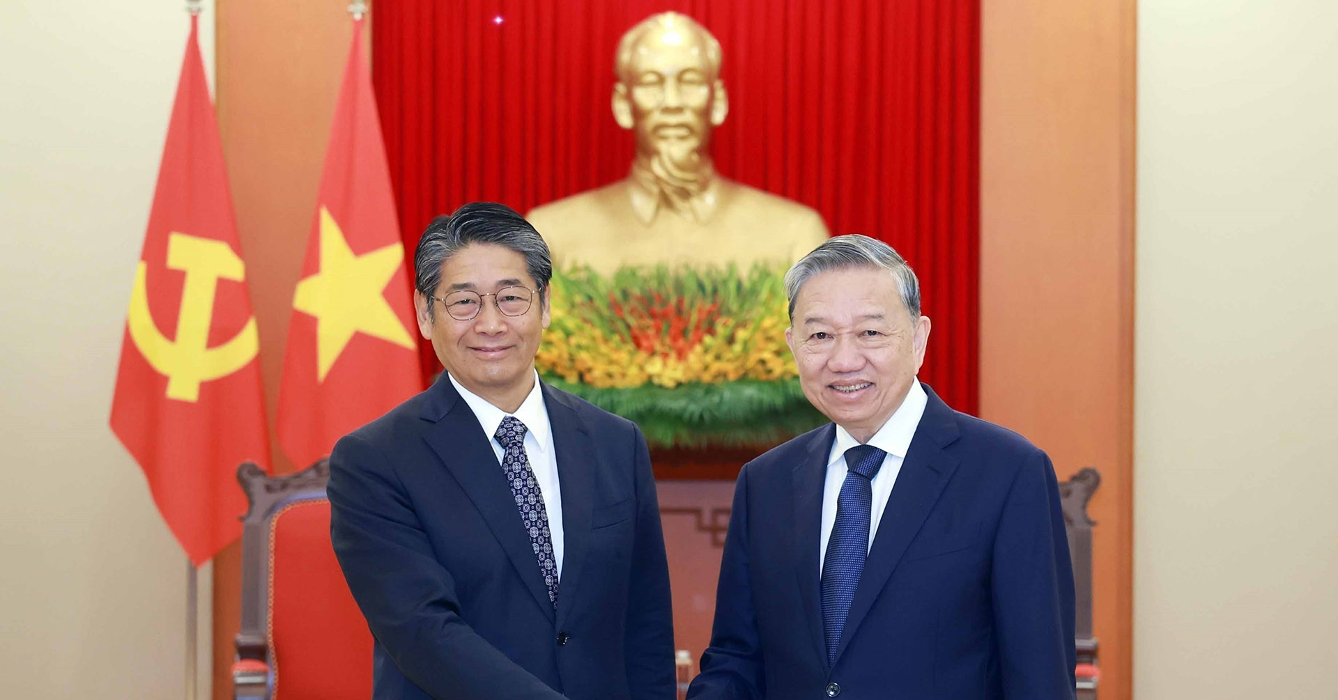 Tổng Bí thư đề nghị Nhật Bản tham gia dự án hạ tầng chiến lược, năng lượng mới