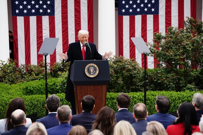 Tỷ lệ ủng hộ ông Trump sụt giảm, kinh tế Mỹ nguy cơ suy thoái vì đòn thuế mới