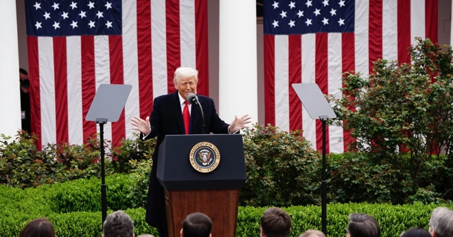 Tỷ lệ ủng hộ ông Trump sụt giảm, kinh tế Mỹ nguy cơ suy thoái vì đòn thuế mới