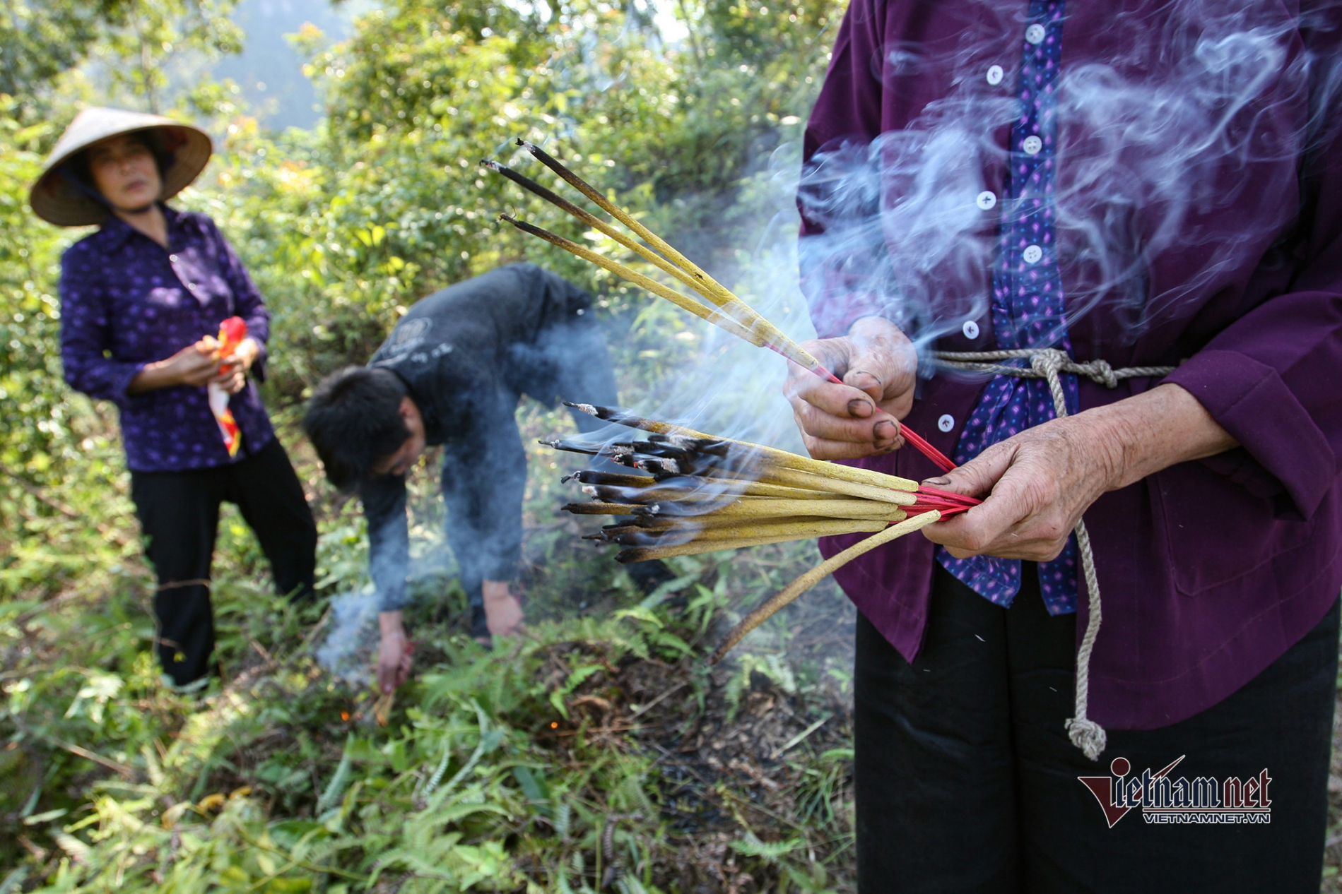 Văn khấn tết Thanh minh 2025 trong nhà và ngoài mộ