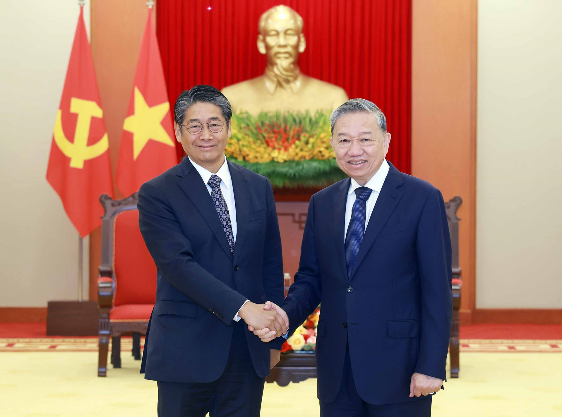 vna_potal_tong_bi_thu_to_lam_tiep_dai_su_nhat_ban_7951203.jpg