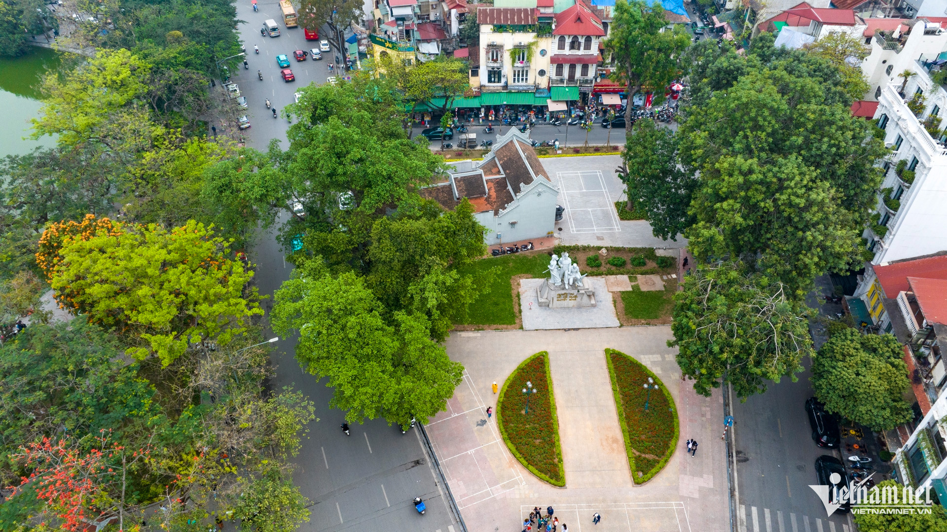 W-phia dong ho Guom (3).jpg