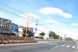 Xử phạt tài xế xe tải hạng nặng chạy ngược chiều trên quốc lộ 1