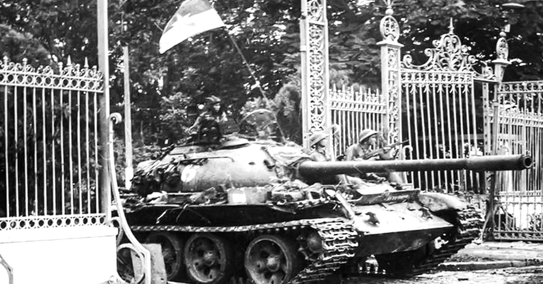 Xem xe tăng húc cổng dinh Độc Lập, nghe bản tin chiến thắng ngày 30/4/1975