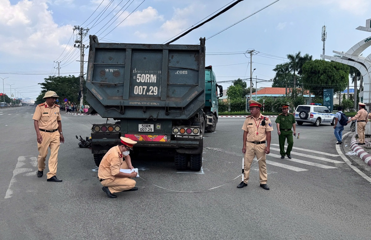 Bắt tạm giam tài xế xe đầu kéo gây tai nạn làm 2 người tử vong trên quốc lộ 51..jpg