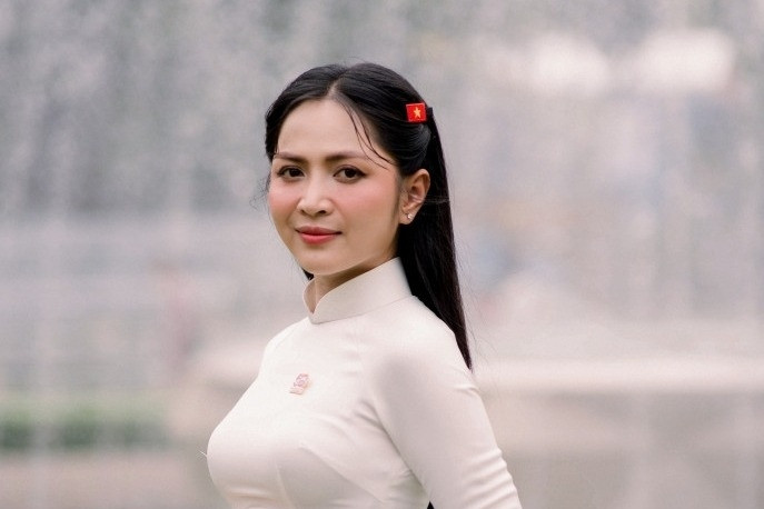 Ca sĩ Duyên Quỳnh gây tranh cãi, cha đẻ ca khúc 2 tỷ view lên tiếng