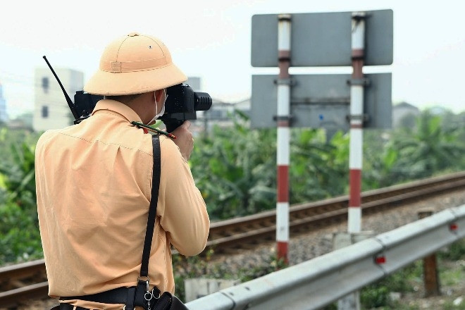 Điểm lại các lỗi vi phạm tài xế ô tô hay bị phạt nguội trên cao tốc
