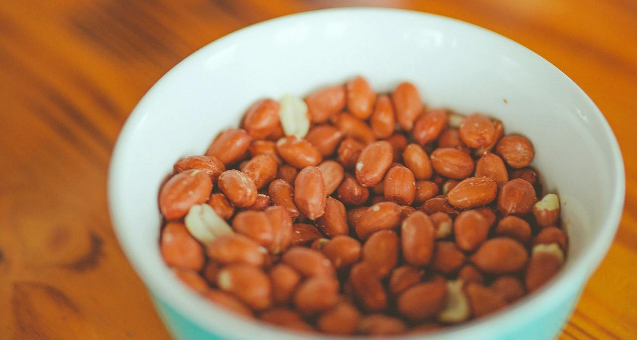 Điều gì xảy ra với cơ thể khi bạn ăn lạc rang nguyên vỏ mỗi ngày?