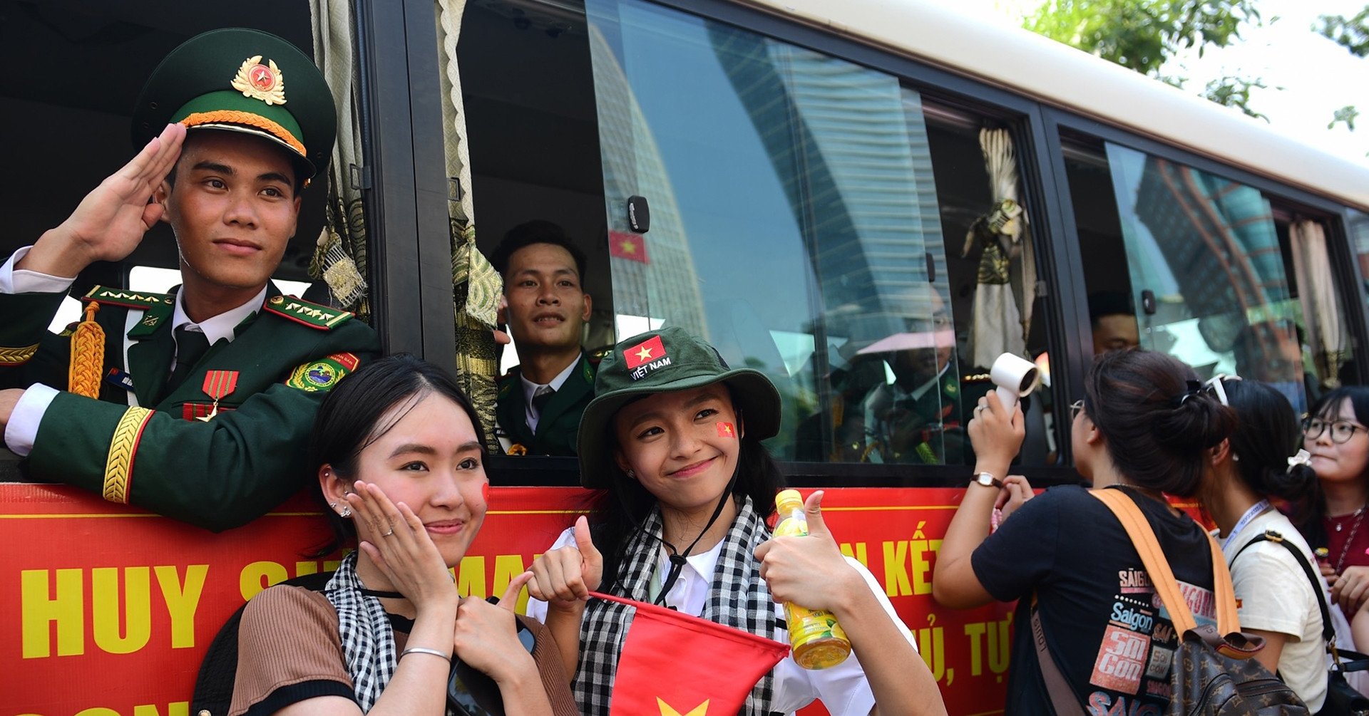 Khoảnh khắc ấn tượng lễ diễu binh mừng kỷ niệm 50 năm thống nhất đất nước