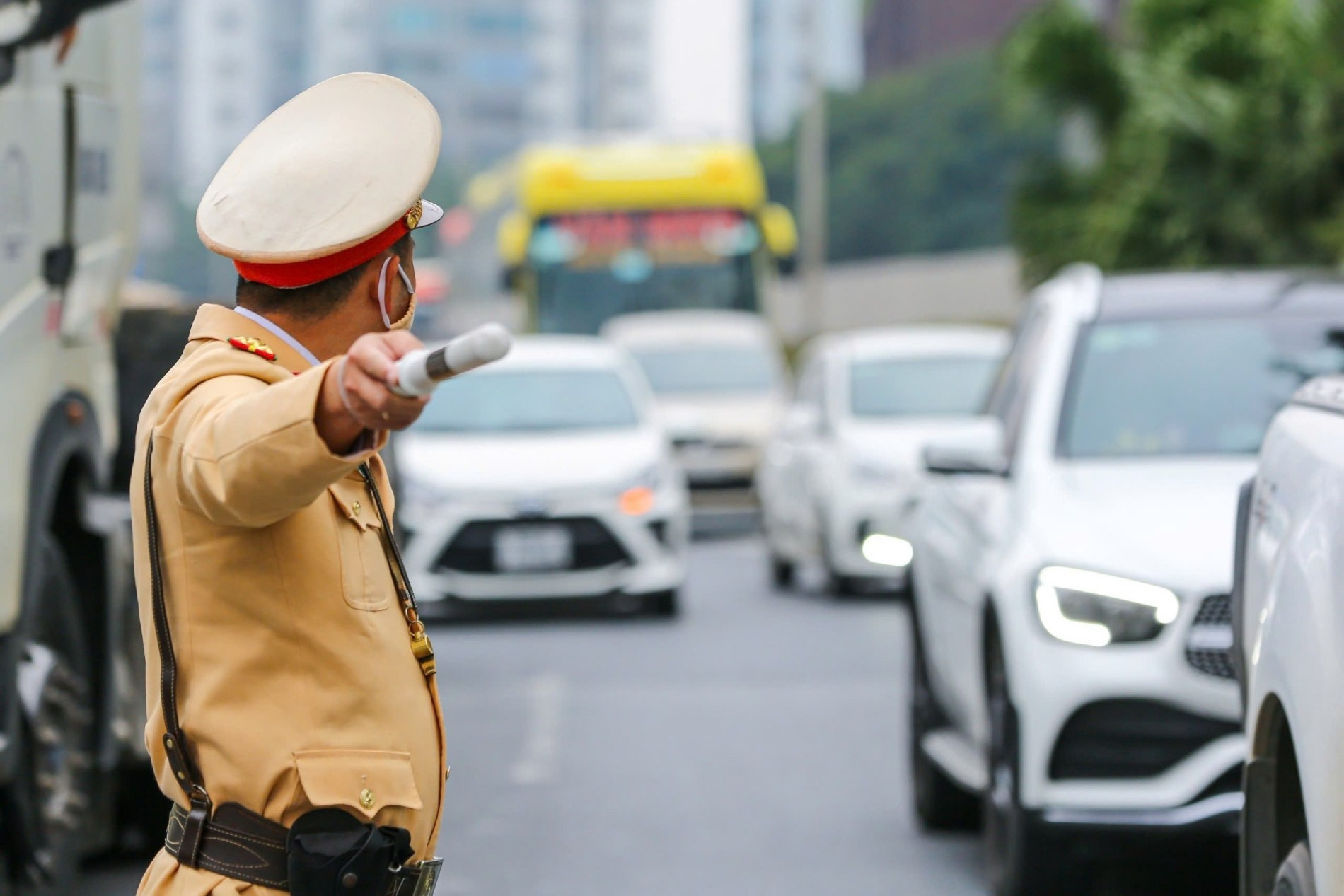 Lái xe trở lại thành phố sau kỳ nghỉ lễ: Làm sao để tránh 'biển xe' tắc nghẽn?