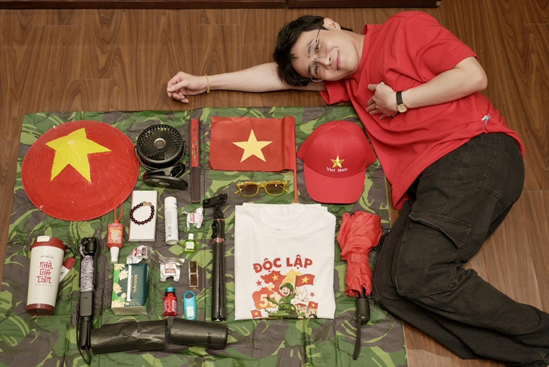 Hòa chung không khí hào hùng của đại lễ 30/4, nhiều nghệ sĩ Việt đã chia sẻ hình ảnh rạng rỡ cùng những lời tri ân xúc động