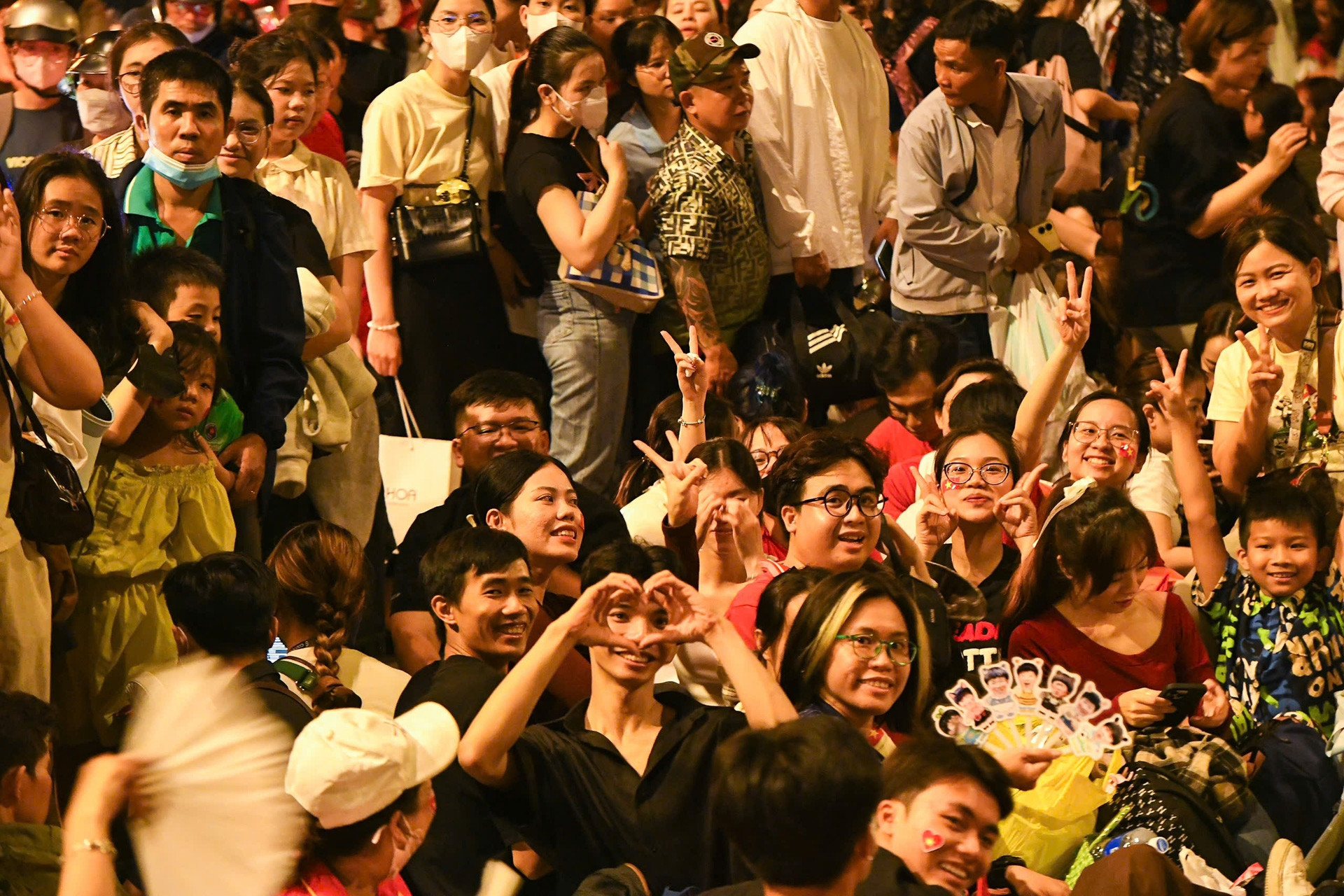 TPHCM đêm không ngủ và vô vàn điều tử tế