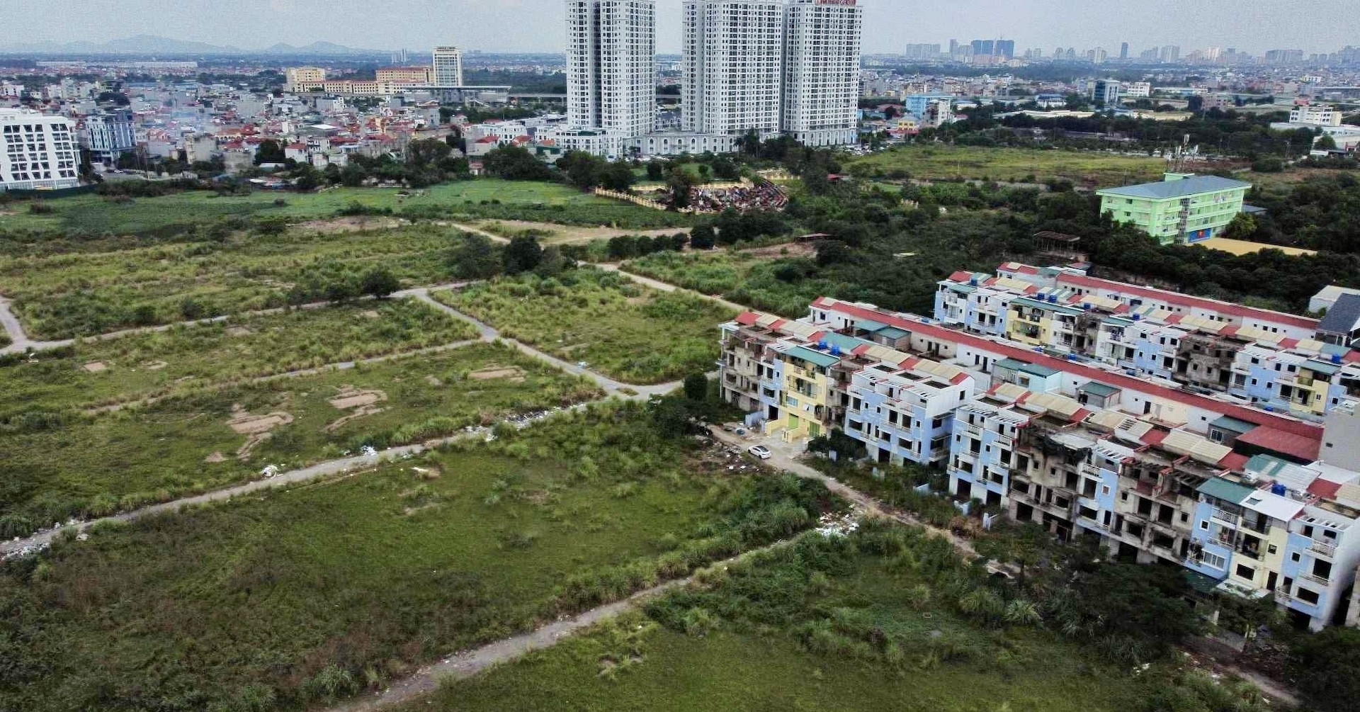 Tự chia lại đất mua chung có phải đóng thuế thu nhập cá nhân và lệ phí trước bạ?