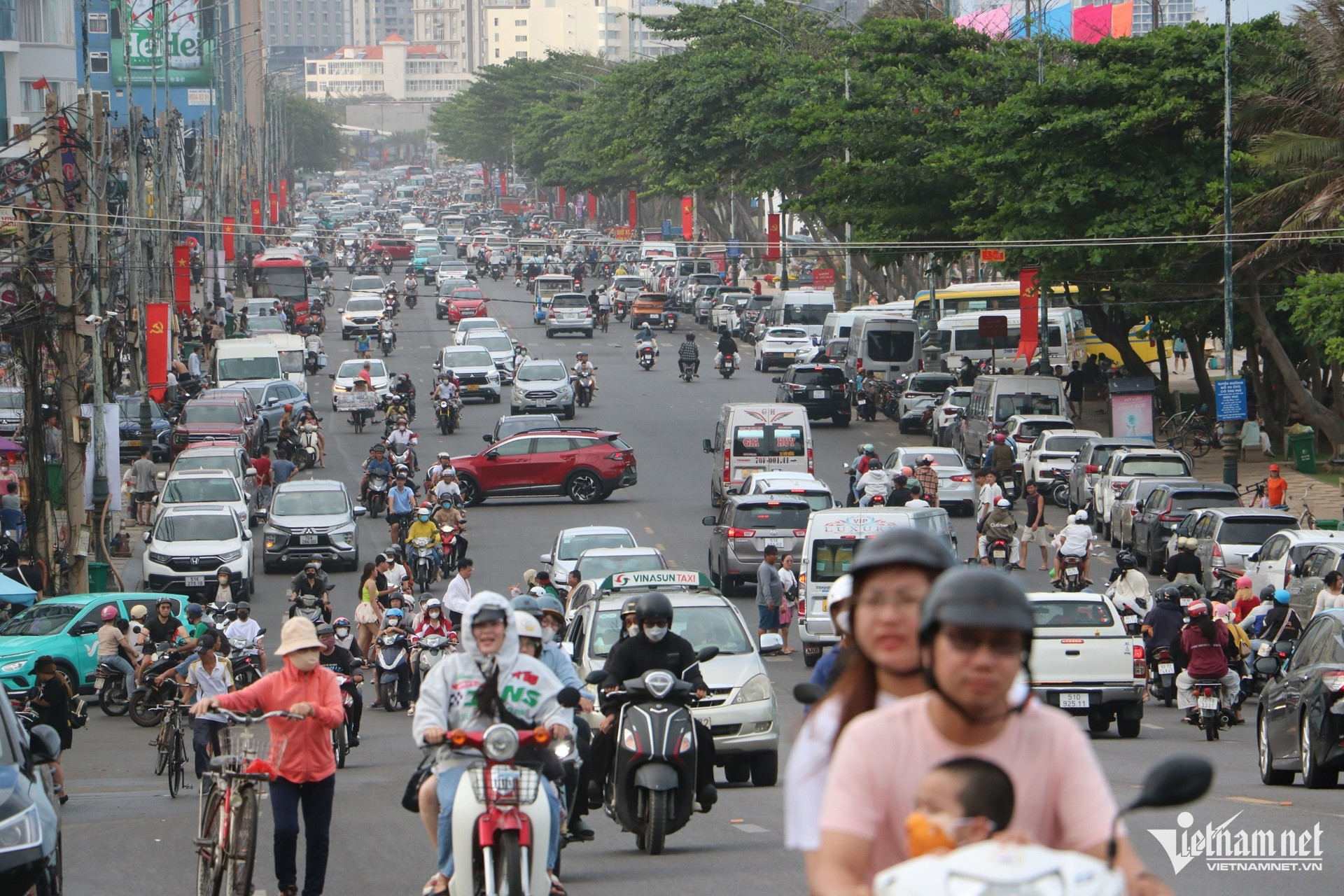 W-biển vũng tàu ngày đầu kỳ nghỉ lễ 30.4.1.JPG.jpg