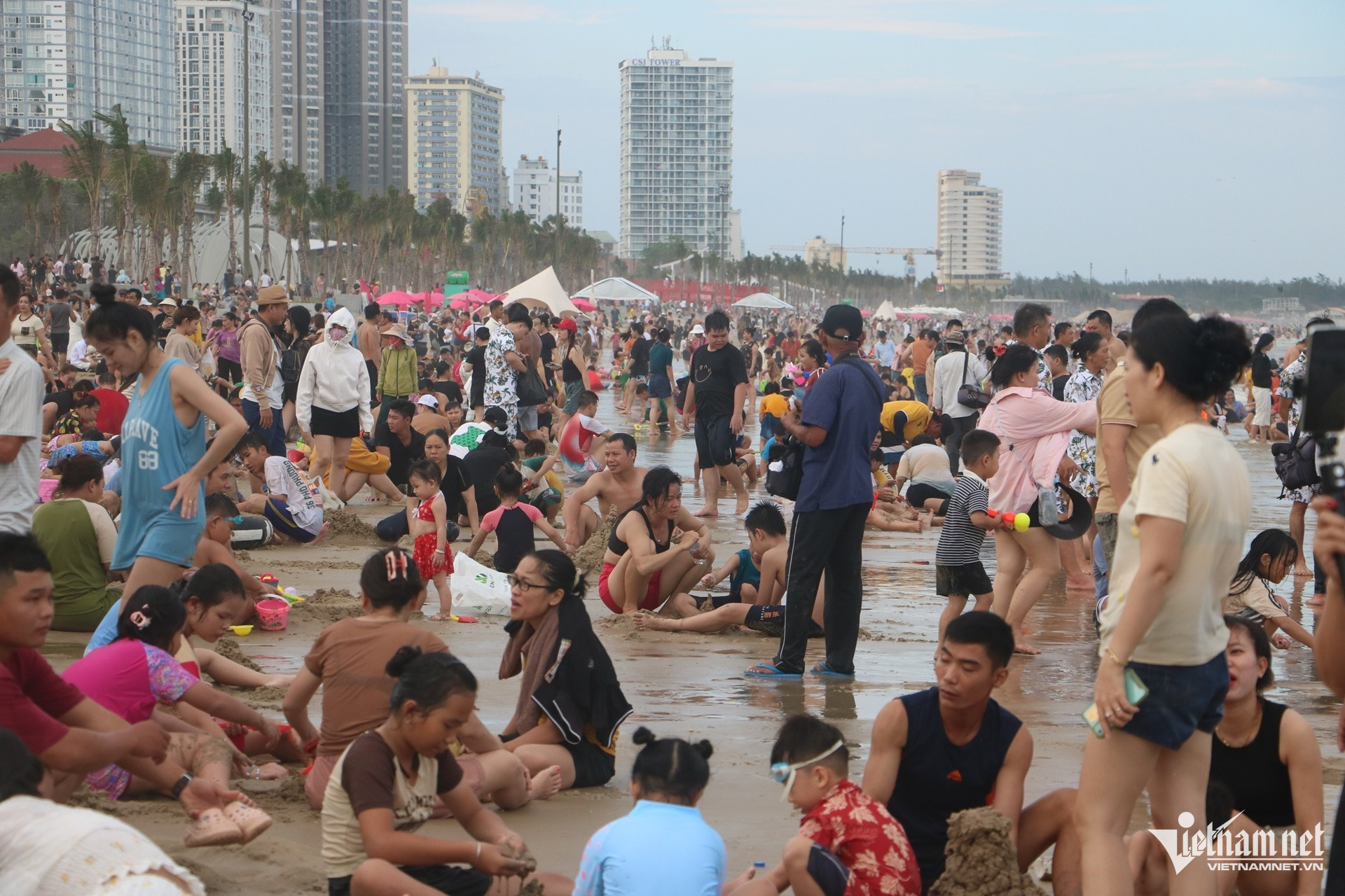 W-biển vũng tàu ngày đầu kỳ nghỉ lễ 30.4.5.JPG.jpg