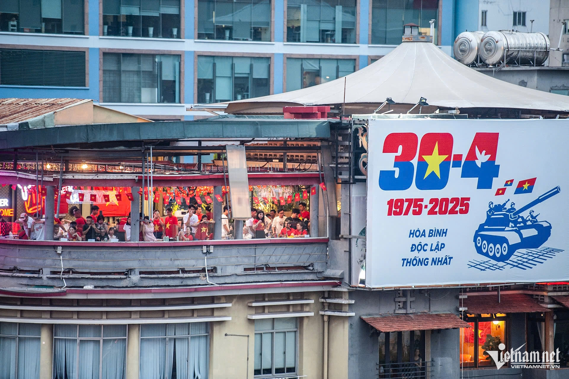 W-diễu binh 6h.jpg