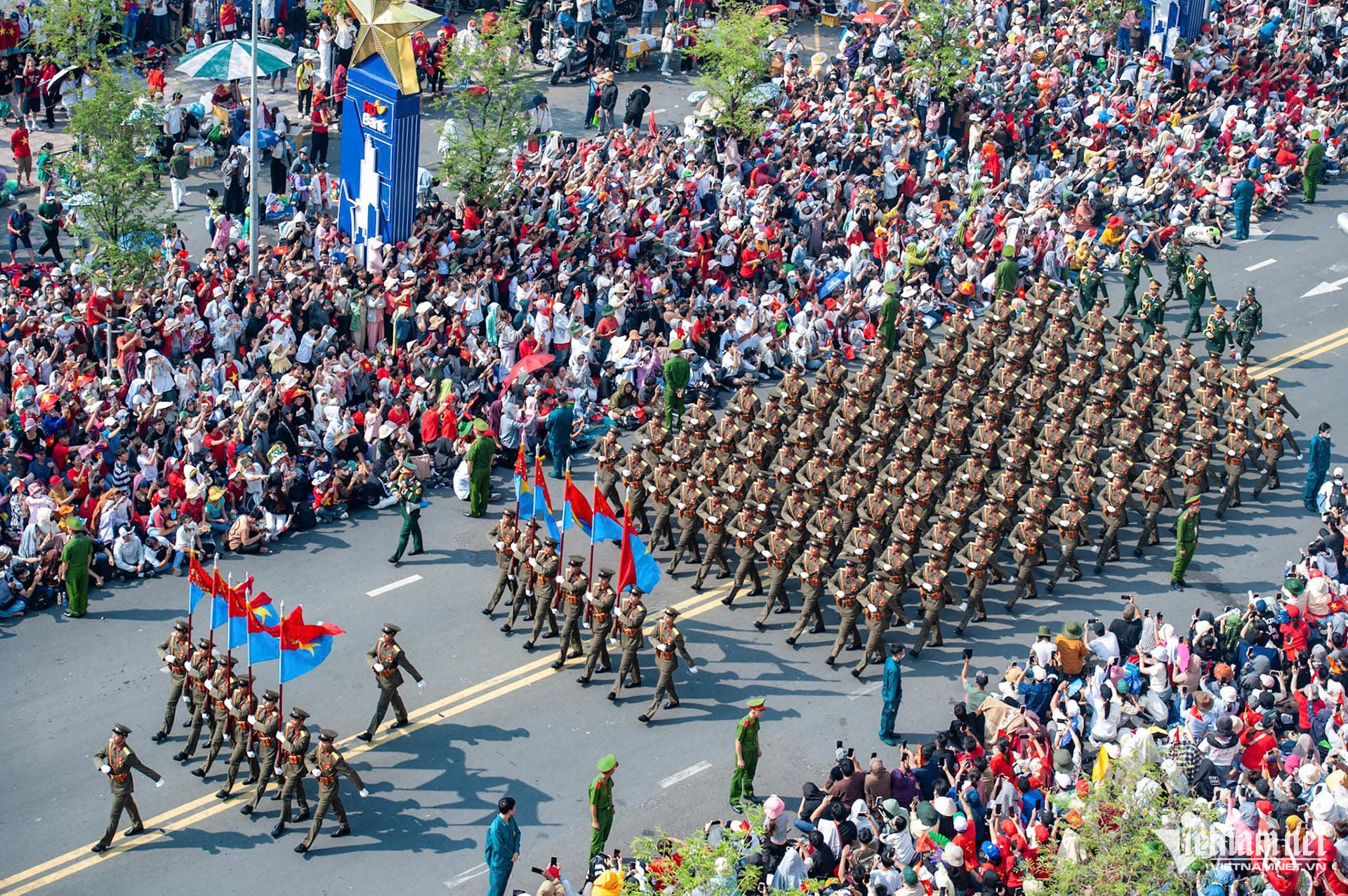 W-diễu binh 9h2.jpg