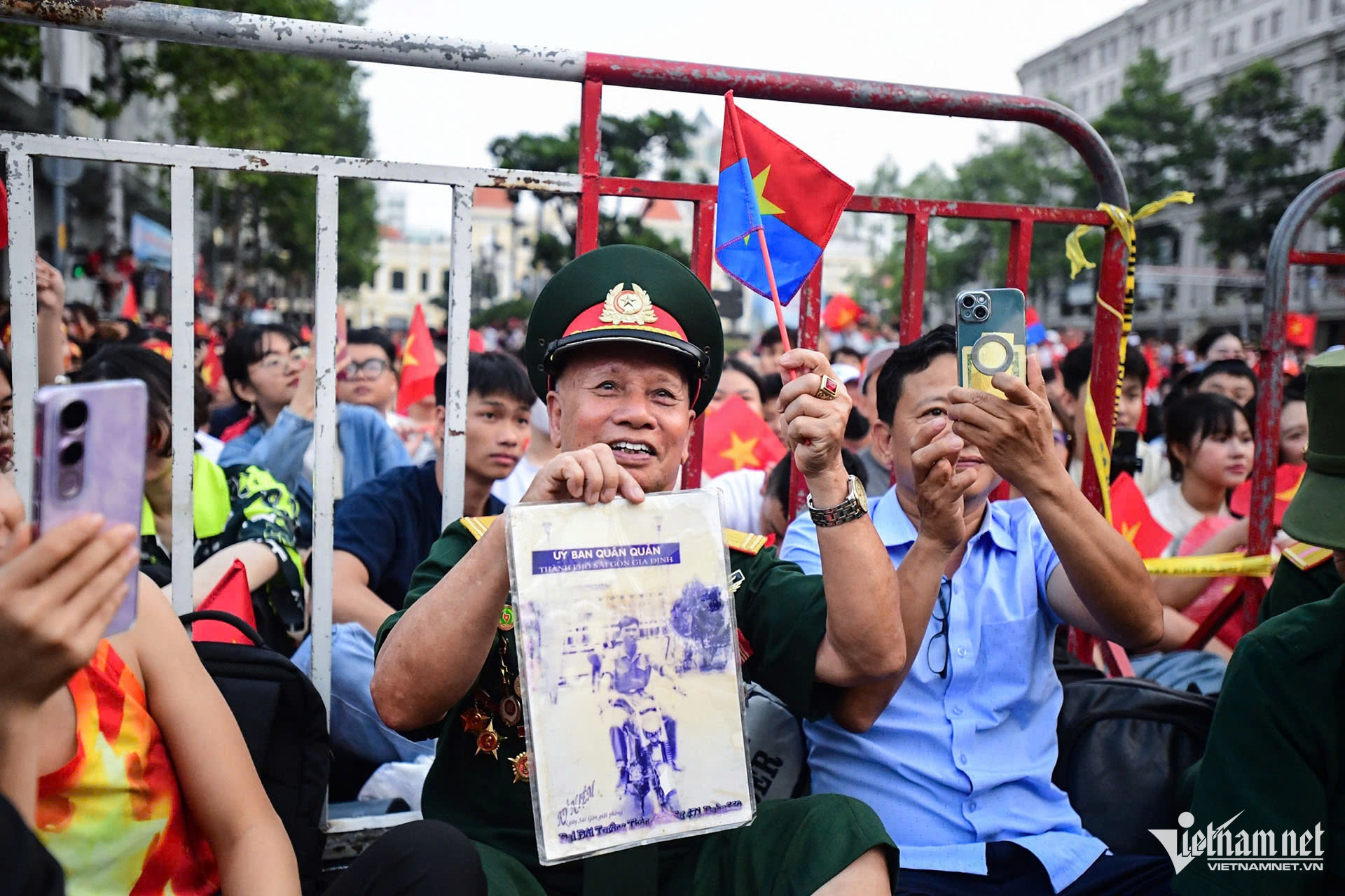 W-diễu binh cb.jpg