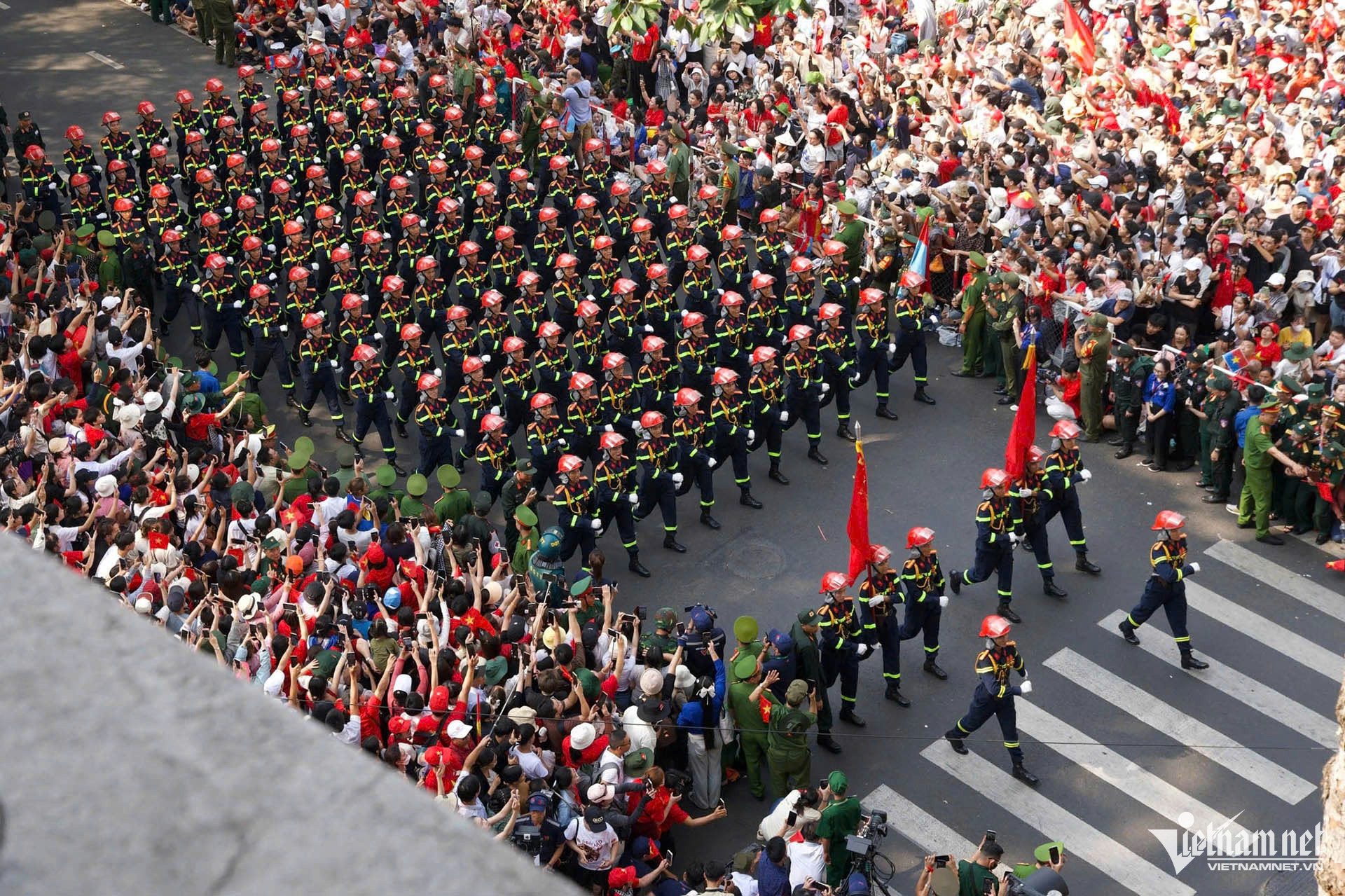 W-diễu hành 3.jpg