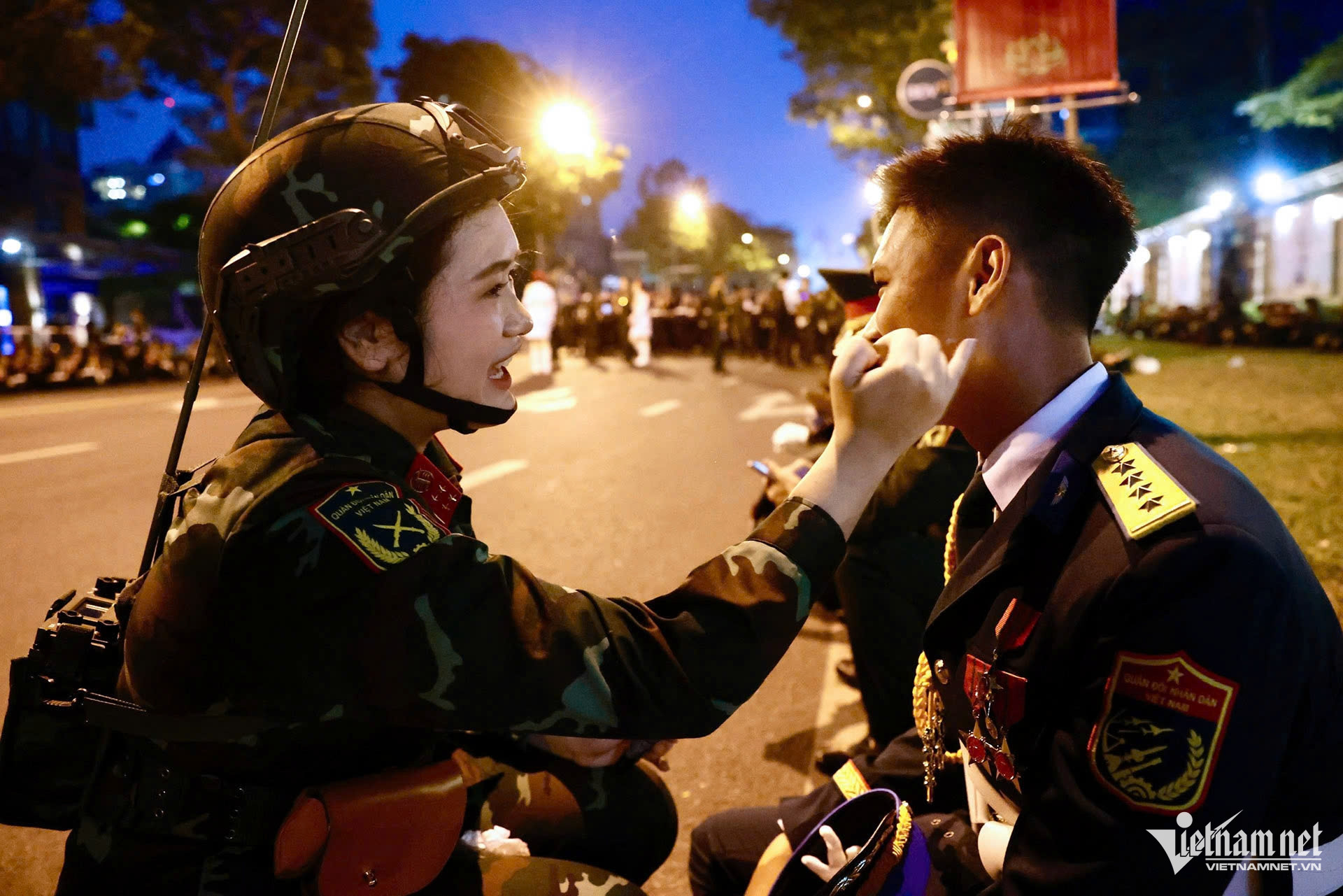 W-nữ chiến sĩ 2.jpg