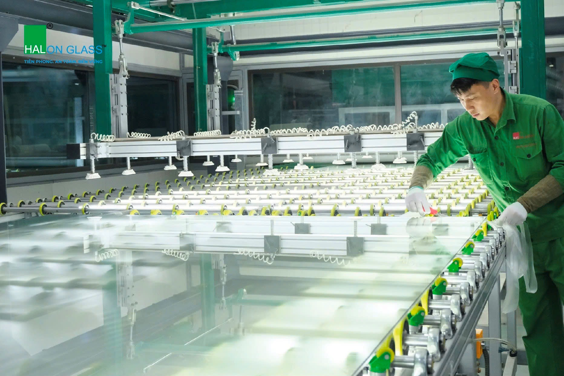 ​ Hải Long Glass đồng hành cùng Trung tâm Hội chợ Triển lãm Quốc gia